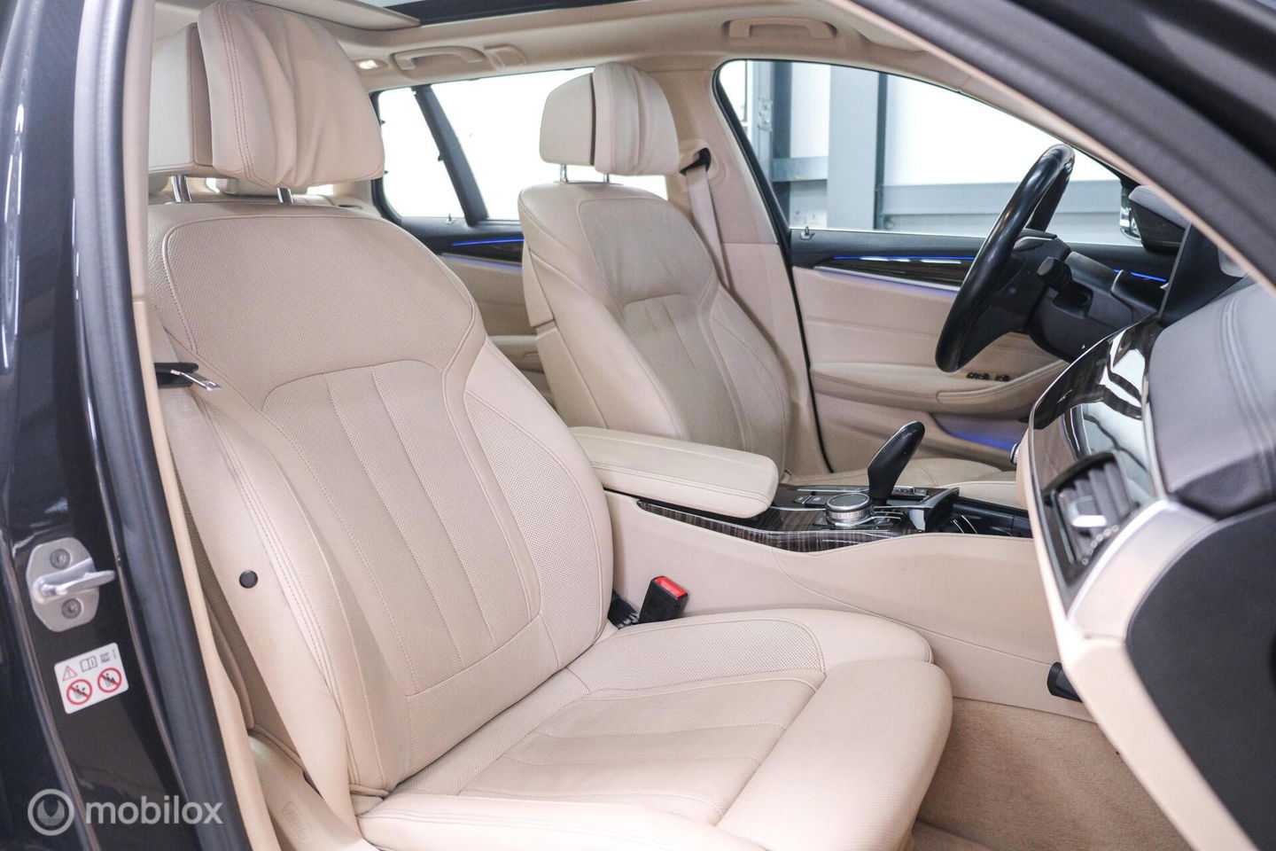 BMW 5 Serie Touring 540i xDrive High Executive 340 pk | Harman Kardon | Panorama | Memory | Stoelkoeling | Adaptive | Luchtvering | LED | NA