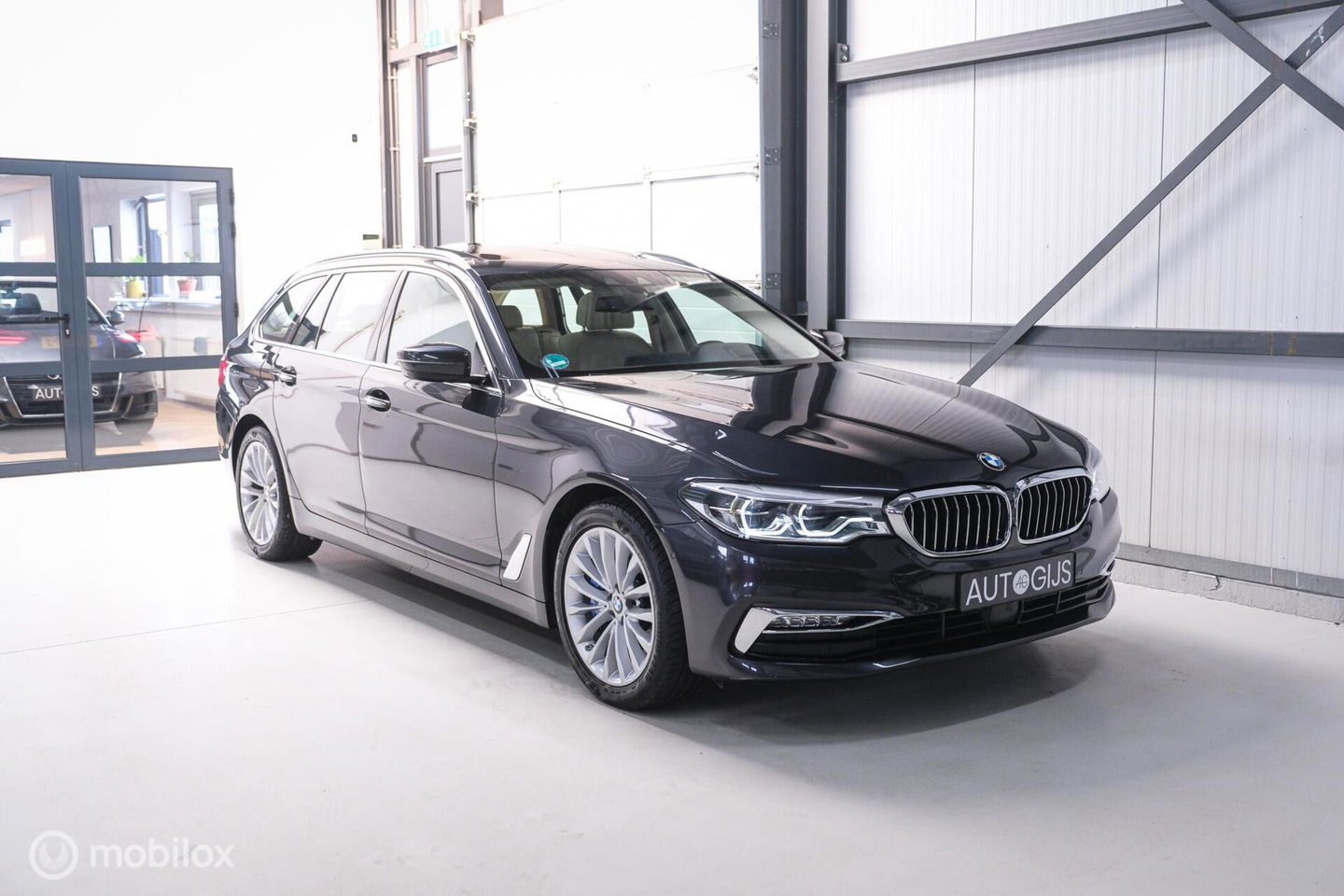 BMW 5 Serie Touring 540i xDrive High Executive 340 pk | Harman Kardon | Panorama | Memory | Stoelkoeling | Adaptive | Luchtvering | LED | NA