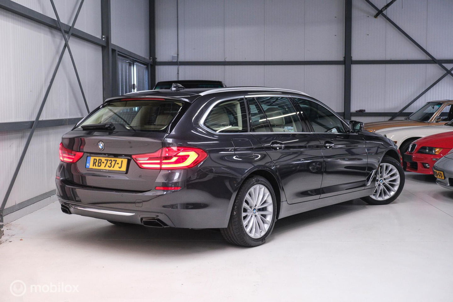 BMW 5 Serie Touring 540i xDrive High Executive 340 pk | Harman Kardon | Panorama | Memory | Stoelkoeling | Adaptive | Luchtvering | LED | NA