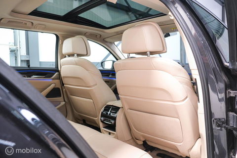 BMW 5 Serie Touring 540i xDrive High Executive 340 pk | Harman Kardon | Panorama | Memory | Stoelkoeling | Adaptive | Luchtvering | LED | NA