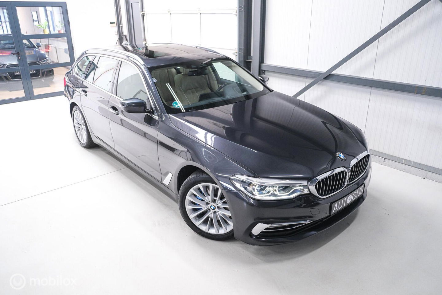 BMW 5 Serie Touring 540i xDrive High Executive 340 pk | Harman Kardon | Panorama | Memory | Stoelkoeling | Adaptive | Luchtvering | LED | NA