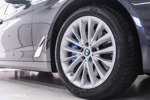BMW 5 Serie Touring 540i xDrive High Executive 340 pk | Harman Kardon | Panorama | Memory | Stoelkoeling | Adaptive | Luchtvering | LED | NA
