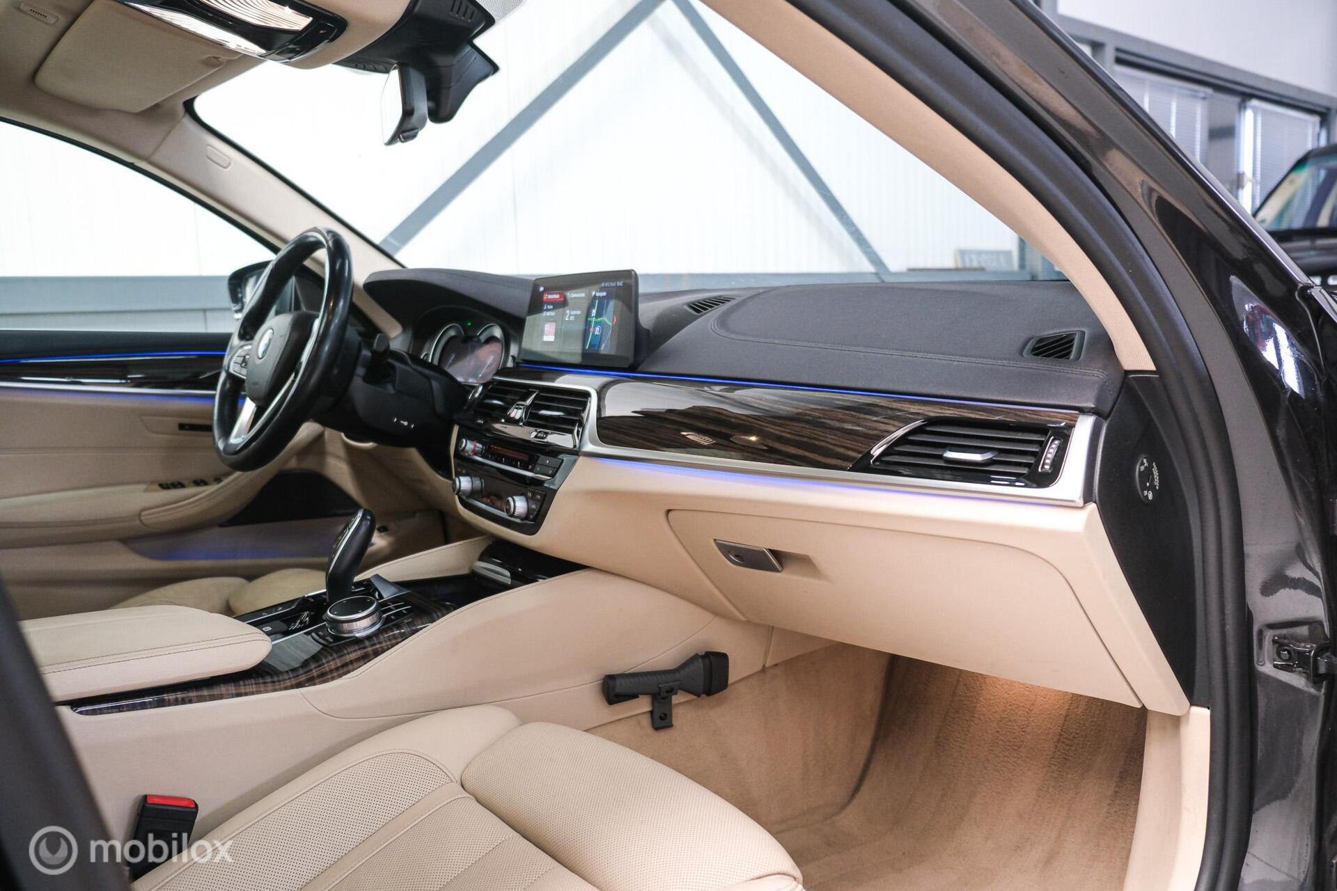 BMW 5 Serie Touring 540i xDrive High Executive 340 pk | Harman Kardon | Panorama | Memory | Stoelkoeling | Adaptive | Luchtvering | LED | NA