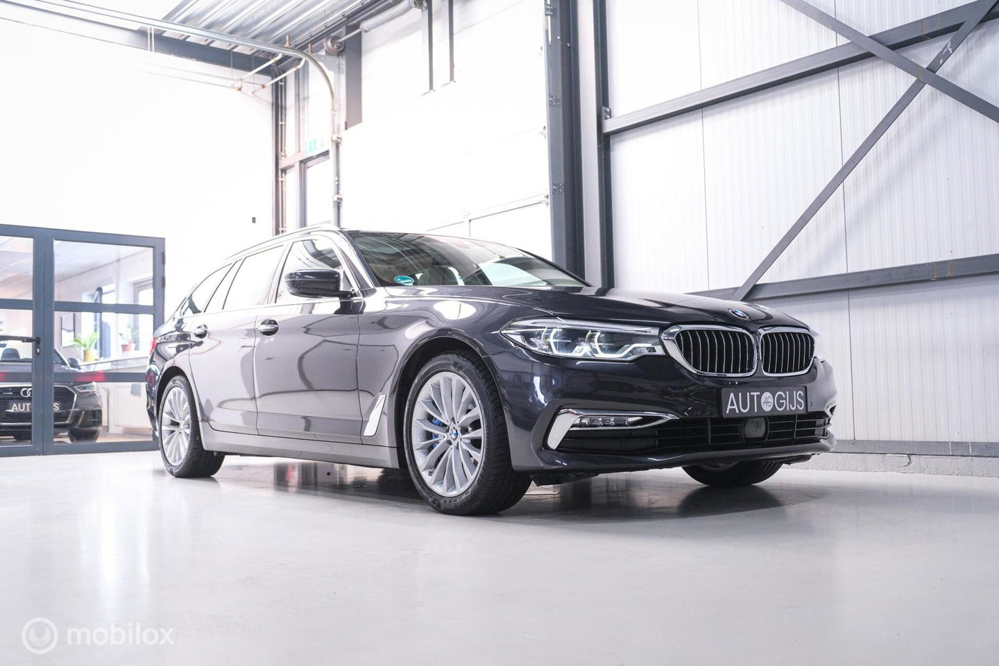 BMW 5 Serie Touring 540i xDrive High Executive 340 pk | Harman Kardon | Panorama | Memory | Stoelkoeling | Adaptive | Luchtvering | LED | NA