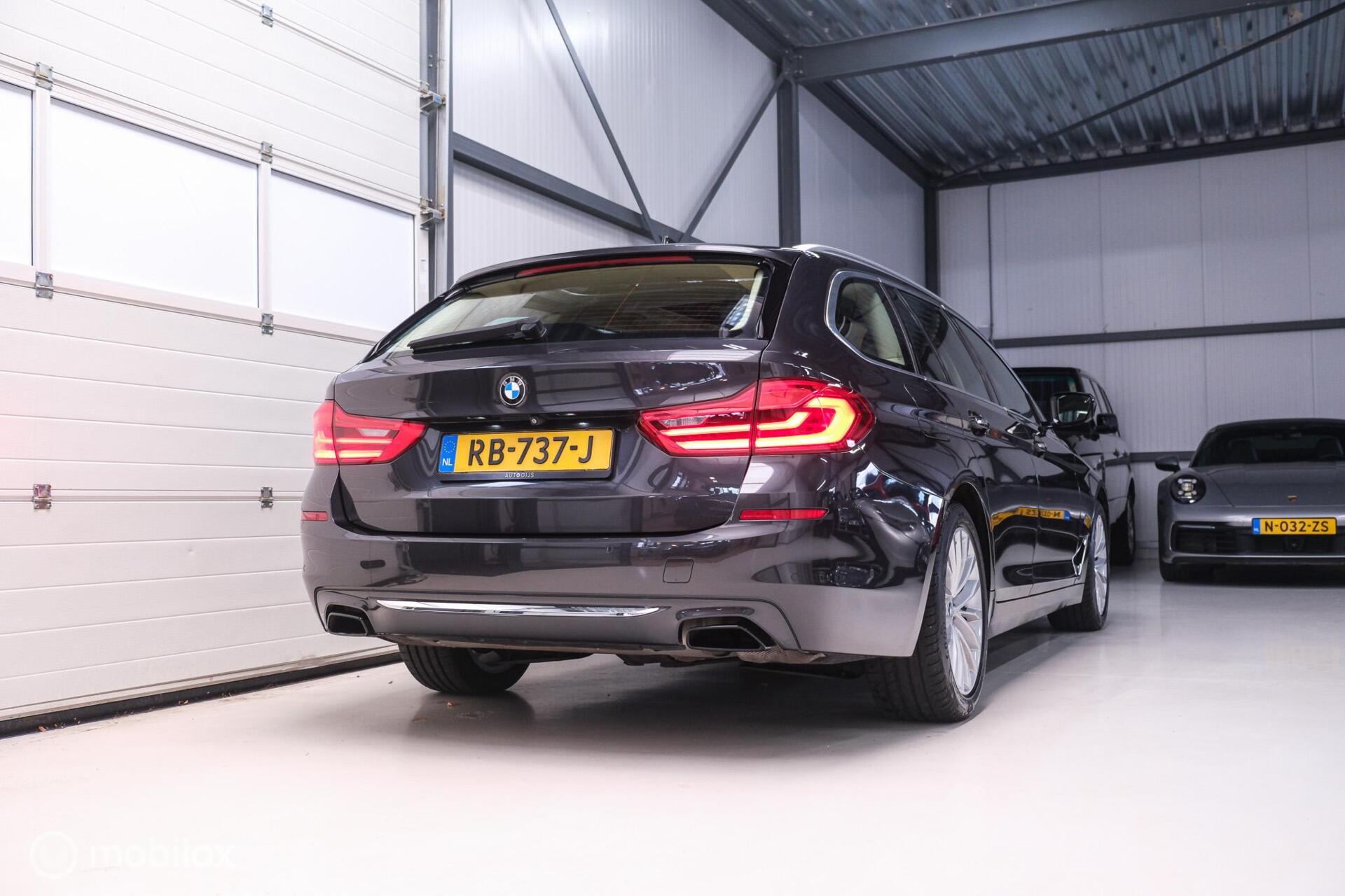 BMW 5 Serie Touring 540i xDrive High Executive 340 pk | Harman Kardon | Panorama | Memory | Stoelkoeling | Adaptive | Luchtvering | LED | NA