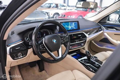 BMW 5 Serie Touring 540i xDrive High Executive 340 pk | Harman Kardon | Panorama | Memory | Stoelkoeling | Adaptive | Luchtvering | LED | NA