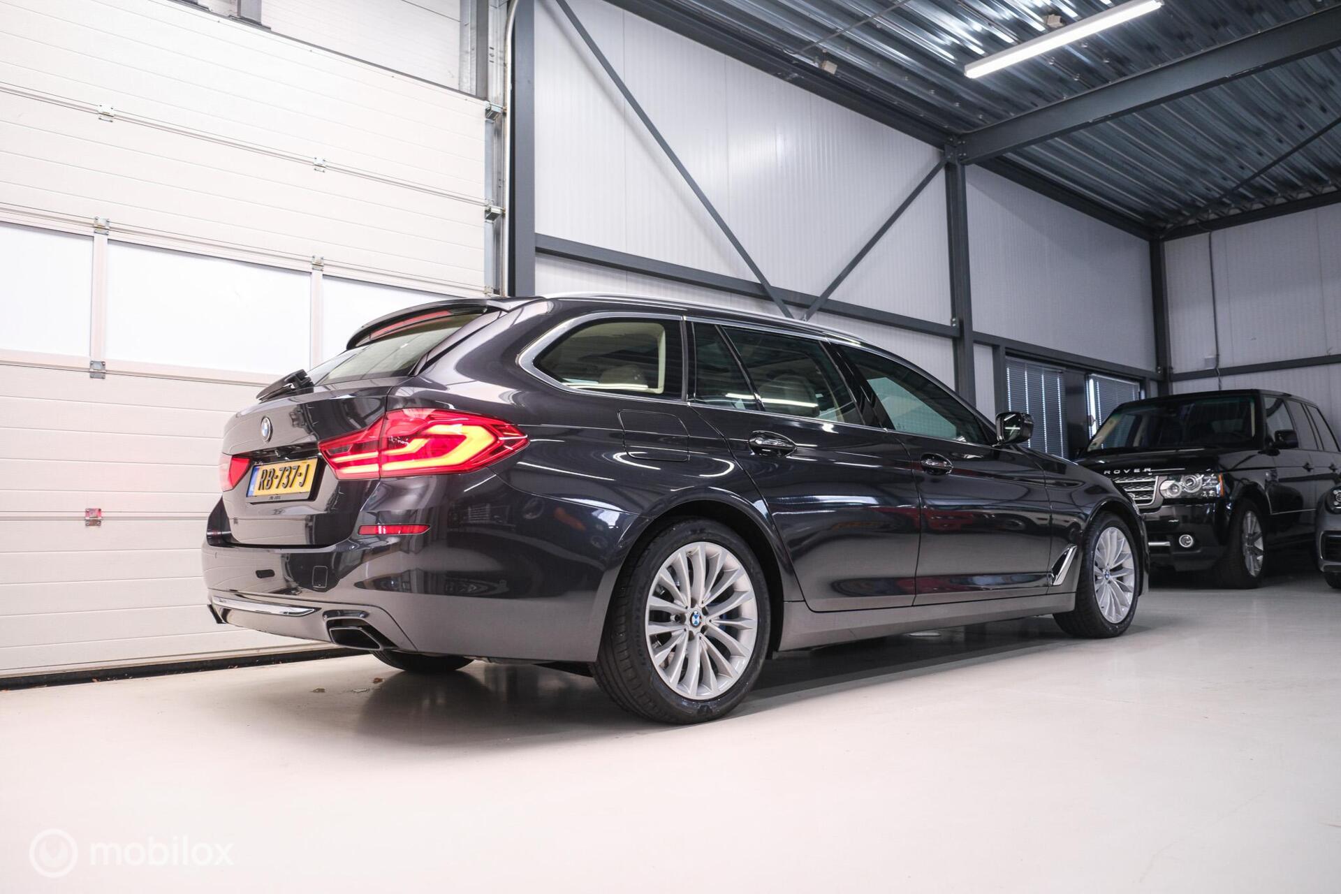 BMW 5 Serie Touring 540i xDrive High Executive 340 pk | Harman Kardon | Panorama | Memory | Stoelkoeling | Adaptive | Luchtvering | LED | NA