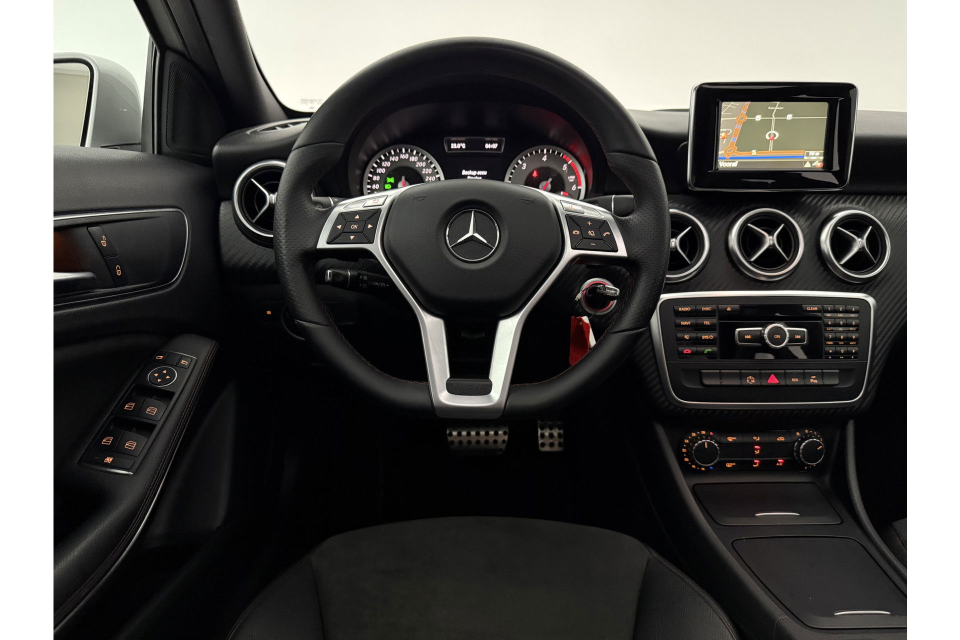 Mercedes-Benz A-Klasse 180 CDI Panoramadak | LED | Spoiler | Airco | Navi | PDC | 18"LMV