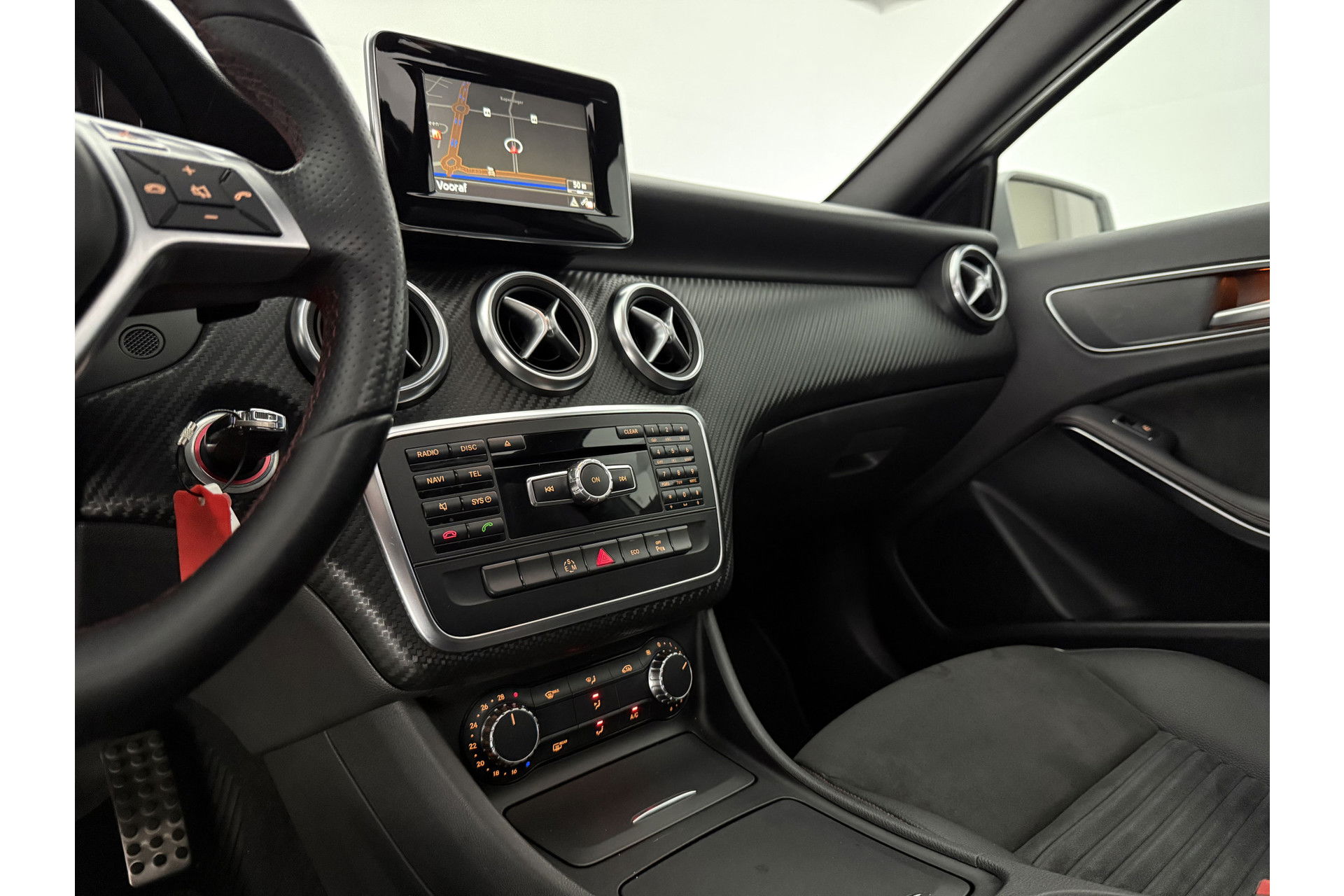 Mercedes-Benz A-Klasse 180 CDI Panoramadak | LED | Spoiler | Airco | Navi | PDC | 18"LMV