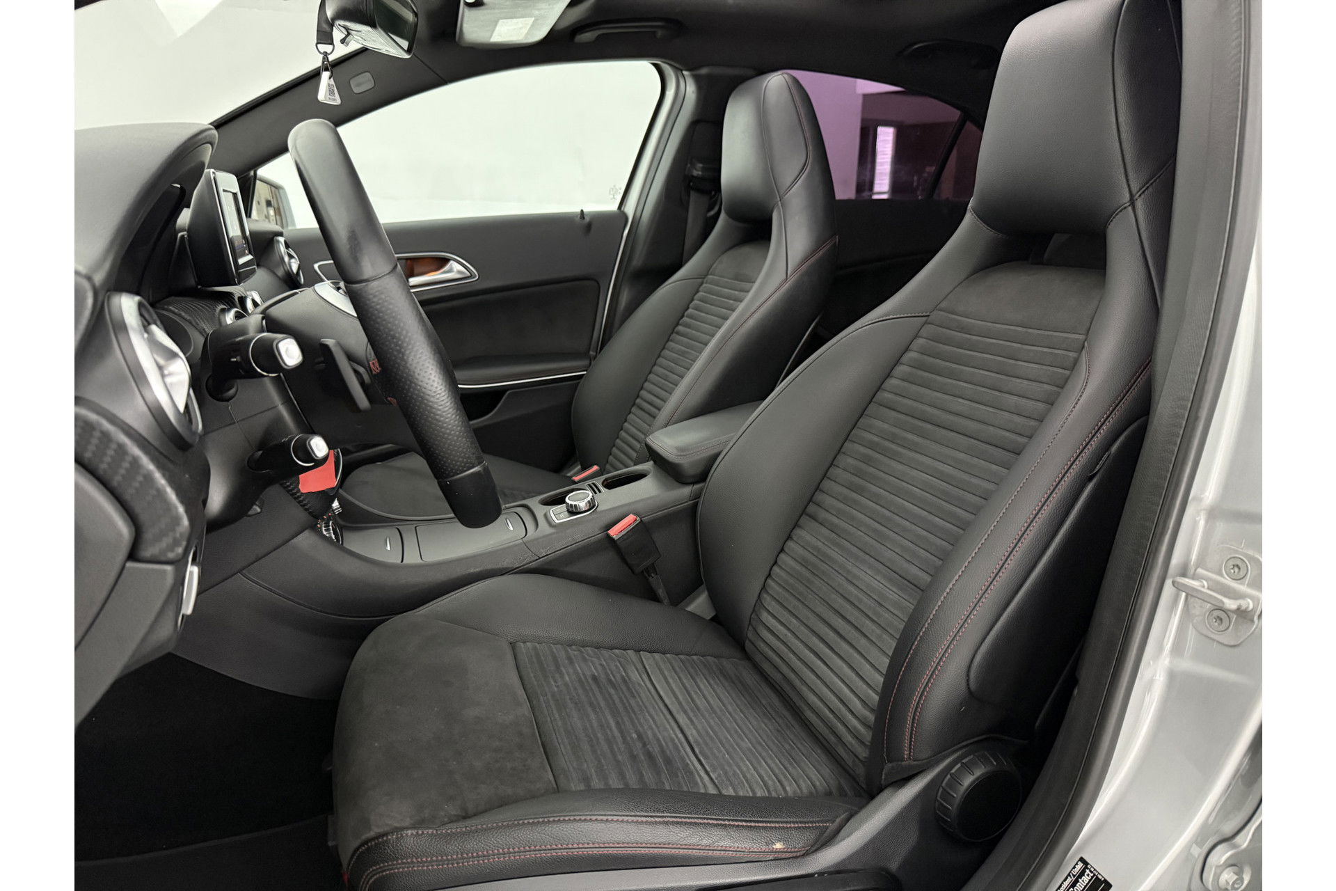 Mercedes-Benz A-Klasse 180 CDI Panoramadak | LED | Spoiler | Airco | Navi | PDC | 18"LMV