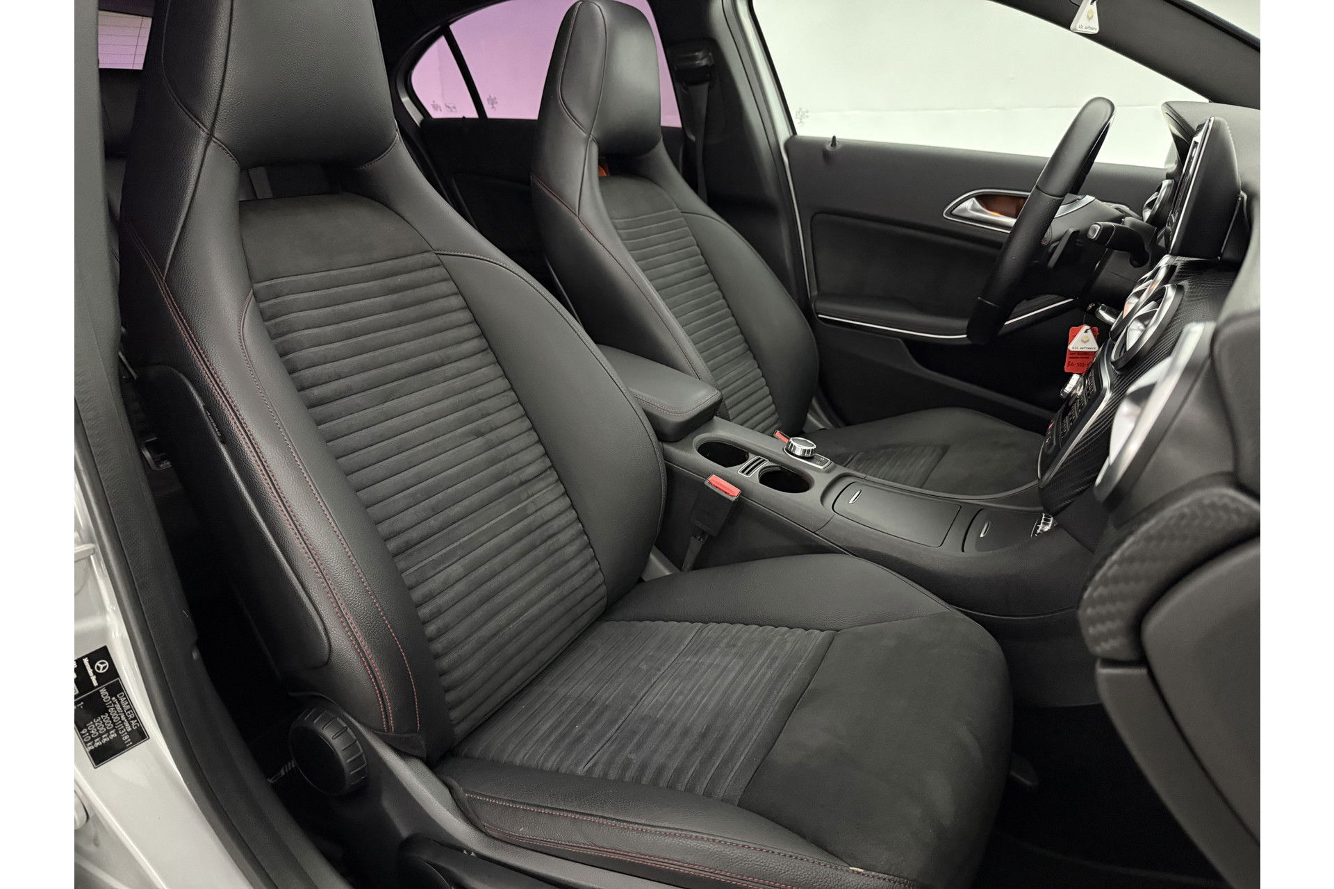 Mercedes-Benz A-Klasse 180 CDI Panoramadak | LED | Spoiler | Airco | Navi | PDC | 18"LMV