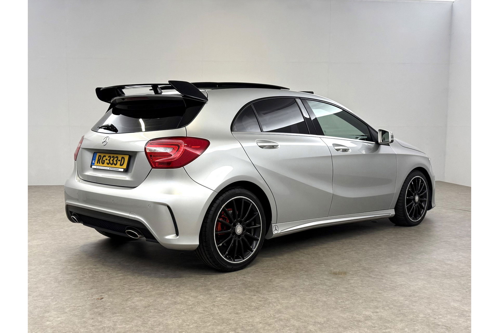 Mercedes-Benz A-Klasse 180 CDI Panoramadak | LED | Spoiler | Airco | Navi | PDC | 18"LMV