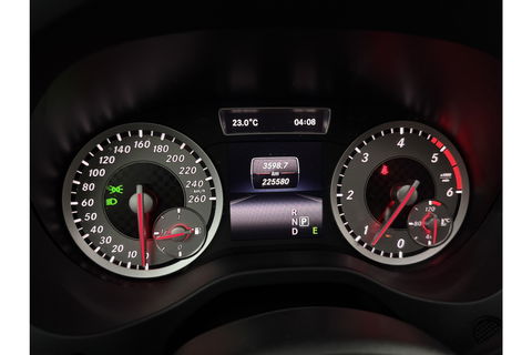 Mercedes-Benz A-Klasse 180 CDI Panoramadak | LED | Spoiler | Airco | Navi | PDC | 18"LMV