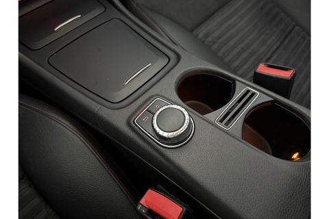 Mercedes-Benz A-Klasse 180 CDI Panoramadak | LED | Spoiler | Airco | Navi | PDC | 18"LMV