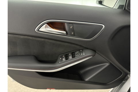 Mercedes-Benz A-Klasse 180 CDI Panoramadak | LED | Spoiler | Airco | Navi | PDC | 18"LMV