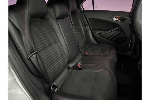 Mercedes-Benz A-Klasse 180 CDI Panoramadak | LED | Spoiler | Airco | Navi | PDC | 18"LMV