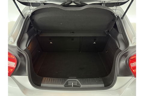 Mercedes-Benz A-Klasse 180 CDI Panoramadak | LED | Spoiler | Airco | Navi | PDC | 18"LMV