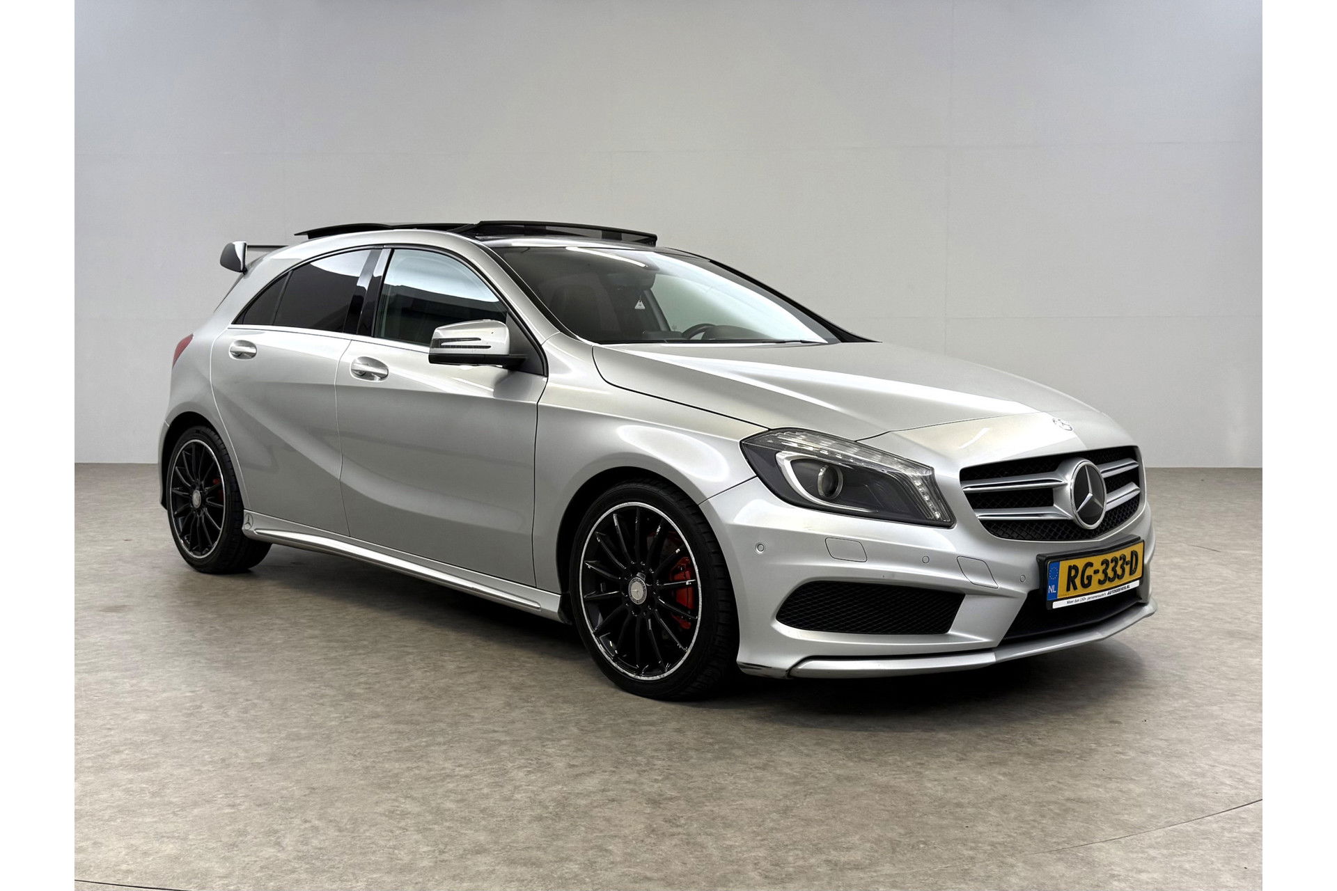 Mercedes-Benz A-Klasse 180 CDI Panoramadak | LED | Spoiler | Airco | Navi | PDC | 18"LMV