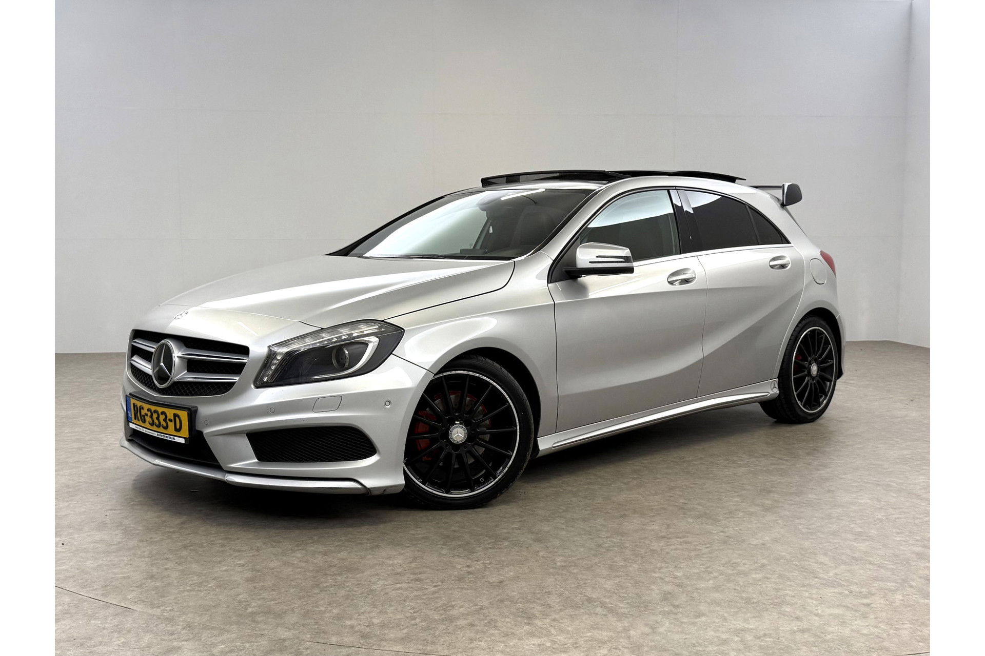 Mercedes-Benz A-Klasse 180 CDI Panoramadak | LED | Spoiler | Airco | Navi | PDC | 18"LMV