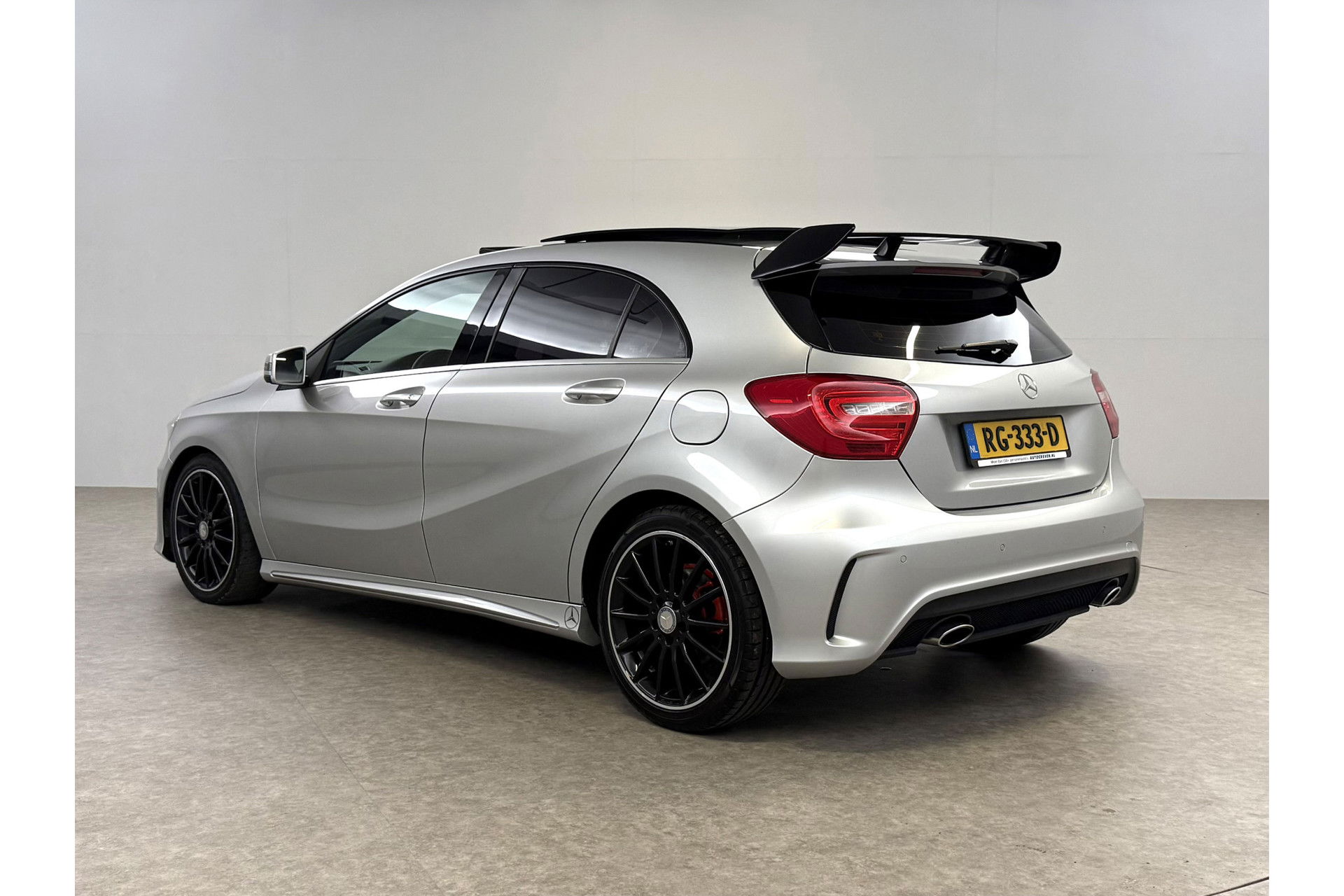 Mercedes-Benz A-Klasse 180 CDI Panoramadak | LED | Spoiler | Airco | Navi | PDC | 18"LMV