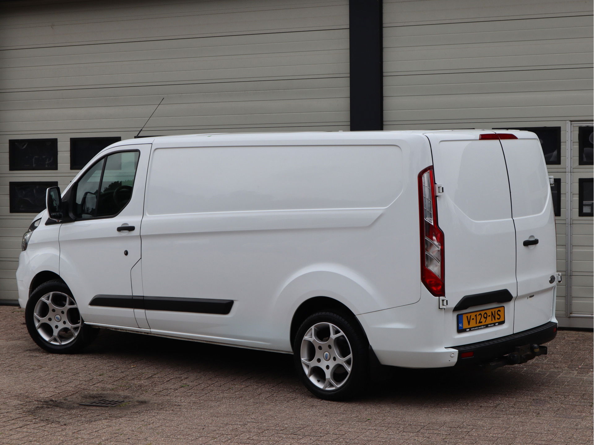 Ford Transit Custom 300 2.0 TDCI 130 pk Euro 6 - L2 Lang