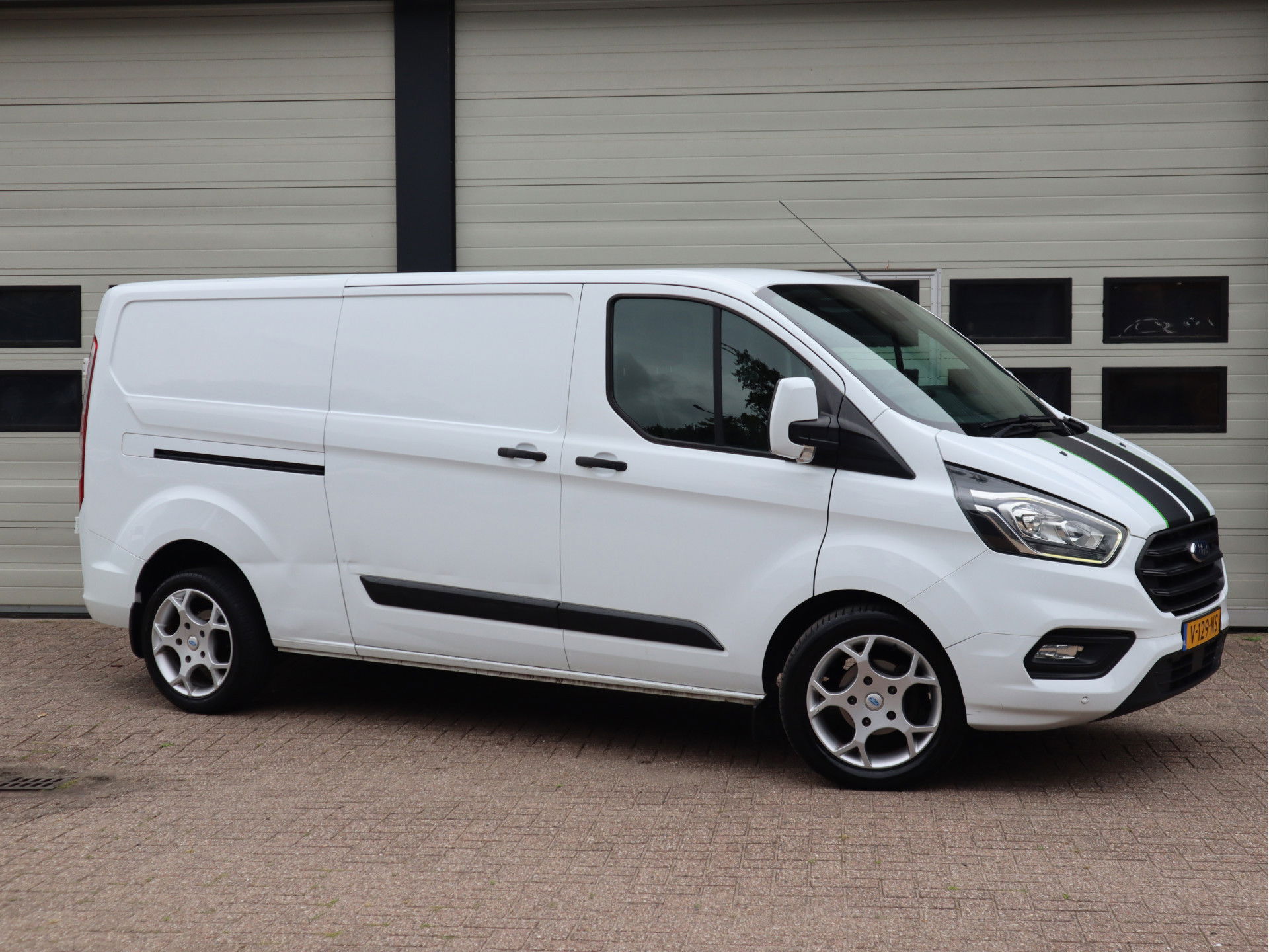 Ford Transit Custom 300 2.0 TDCI 130 pk Euro 6 - L2 Lang