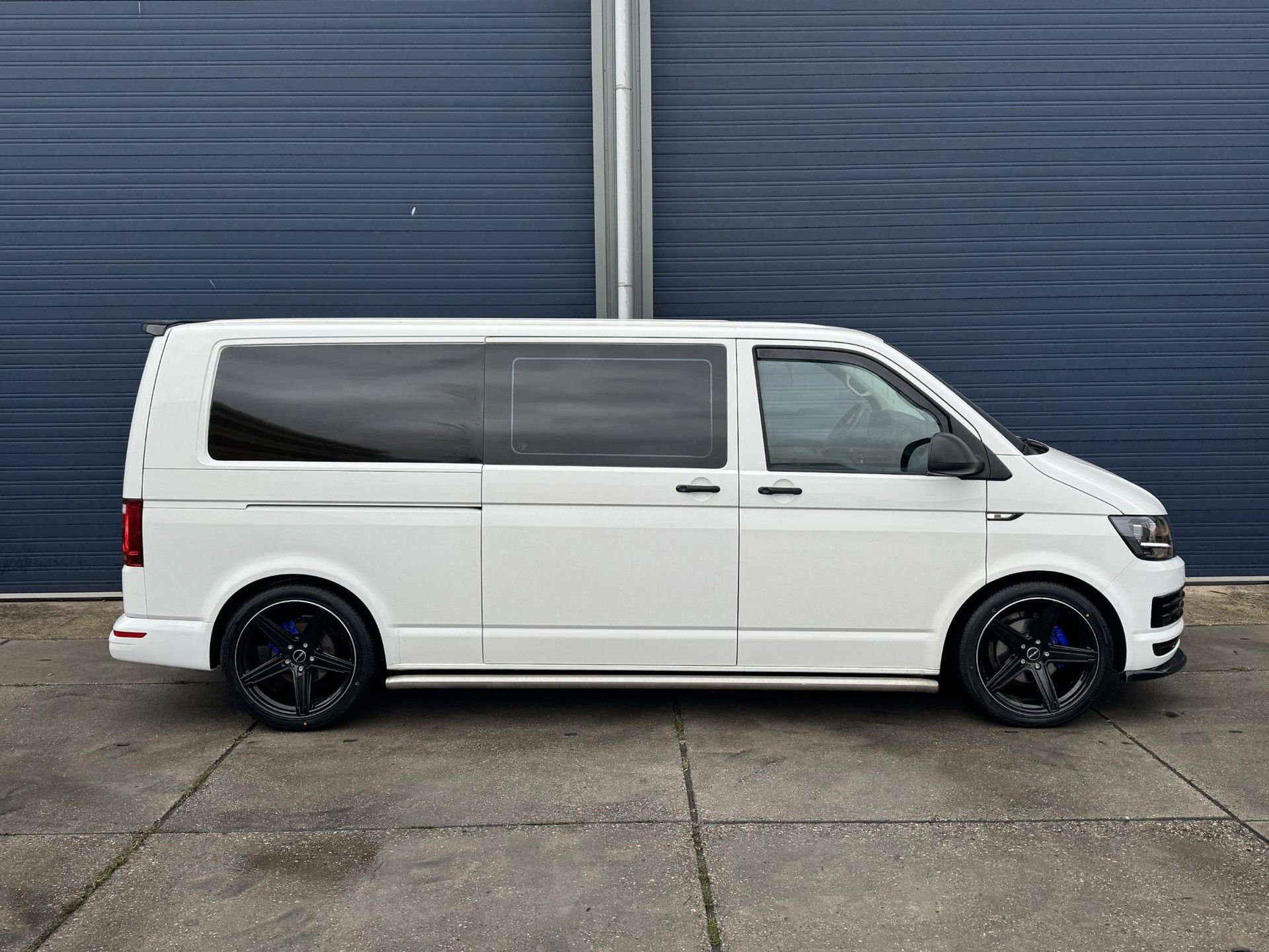 Volkswagen Transporter 2.0 TDI L2H1 Trendline DUBBEL CABINE / AIRCO / LEER / VERLAAGD / SPOILERS