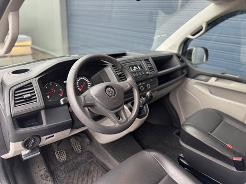 Volkswagen Transporter 2.0 TDI L2H1 Trendline DUBBEL CABINE / AIRCO / LEER / VERLAAGD / SPOILERS