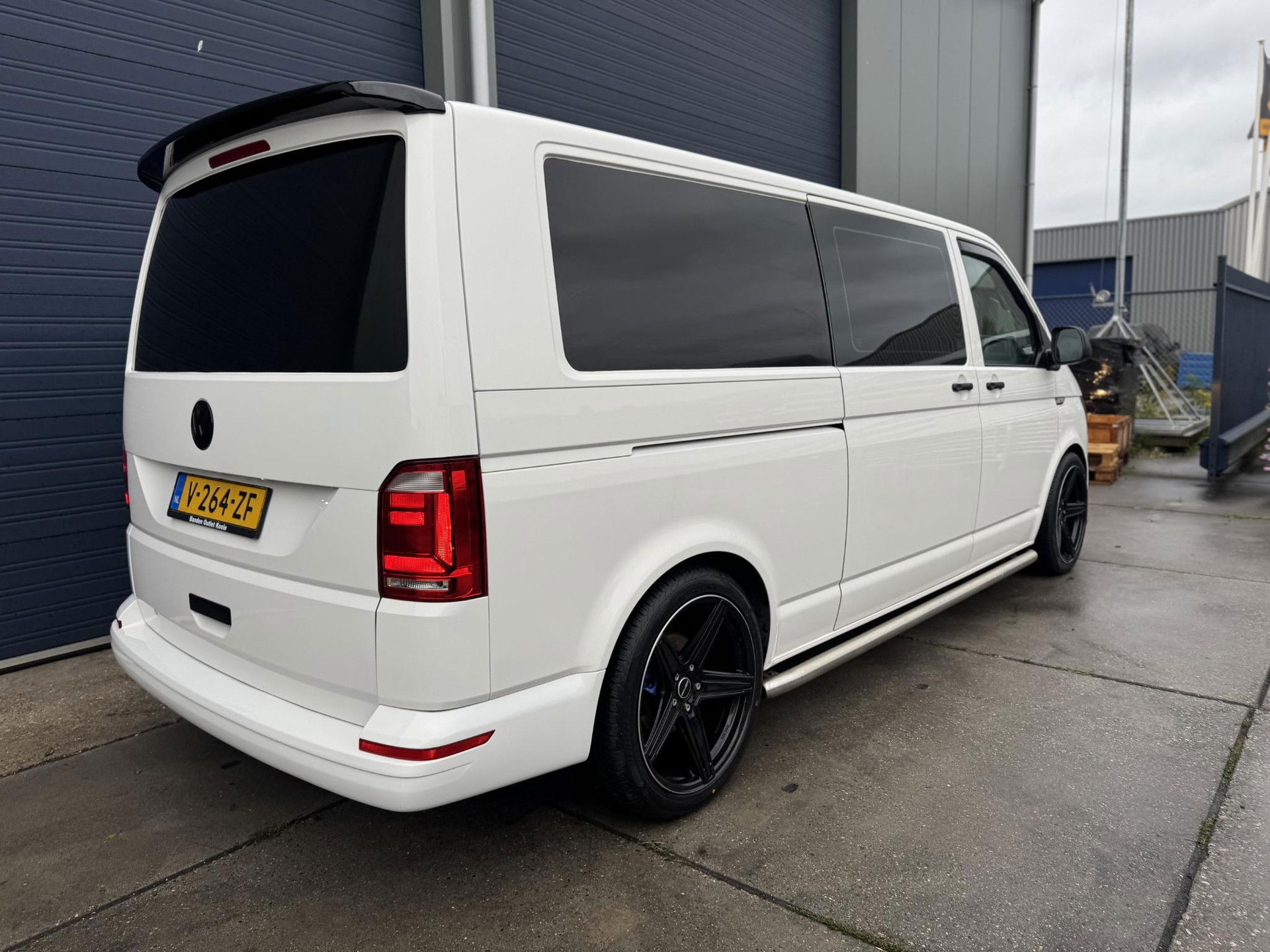Volkswagen Transporter 2.0 TDI L2H1 Trendline DUBBEL CABINE / AIRCO / LEER / VERLAAGD / SPOILERS