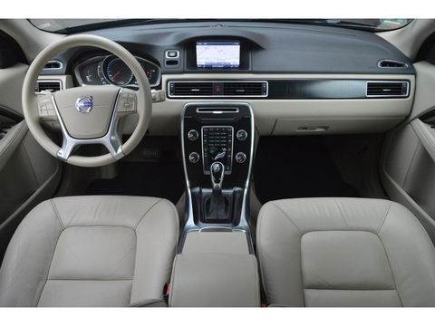 Volvo XC70 D4 | 5 Cilinder |Automaat | Standkachel | Trekhaak 1.600 kg | Dealeronderhouden | Luxe bekleding | Camera