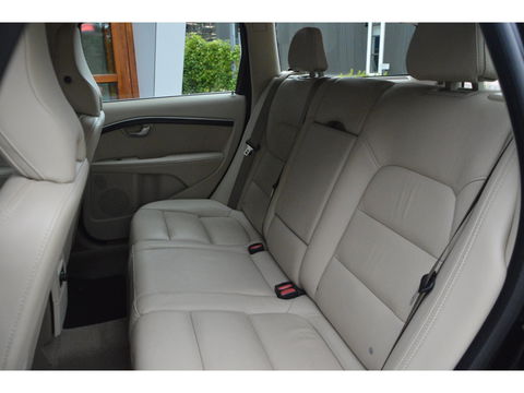 Volvo XC70 D4 | 5 Cilinder |Automaat | Standkachel | Trekhaak 1.600 kg | Dealeronderhouden | Luxe bekleding | Camera