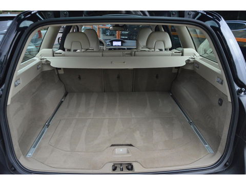 Volvo XC70 D4 | 5 Cilinder |Automaat | Standkachel | Trekhaak 1.600 kg | Dealeronderhouden | Luxe bekleding | Camera