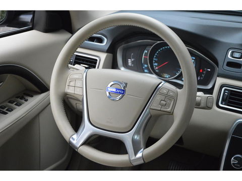 Volvo XC70 D4 | 5 Cilinder |Automaat | Standkachel | Trekhaak 1.600 kg | Dealeronderhouden | Luxe bekleding | Camera
