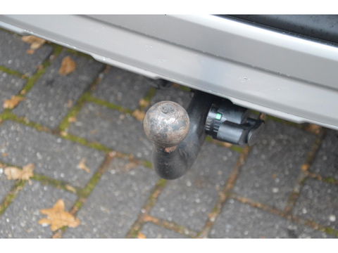 Volvo XC70 D4 | 5 Cilinder |Automaat | Standkachel | Trekhaak 1.600 kg | Dealeronderhouden | Luxe bekleding | Camera