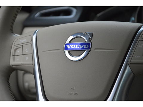 Volvo XC70 D4 | 5 Cilinder |Automaat | Standkachel | Trekhaak 1.600 kg | Dealeronderhouden | Luxe bekleding | Camera