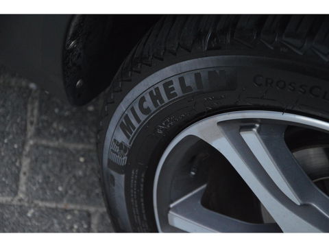 Volvo XC70 D4 | 5 Cilinder |Automaat | Standkachel | Trekhaak 1.600 kg | Dealeronderhouden | Luxe bekleding | Camera