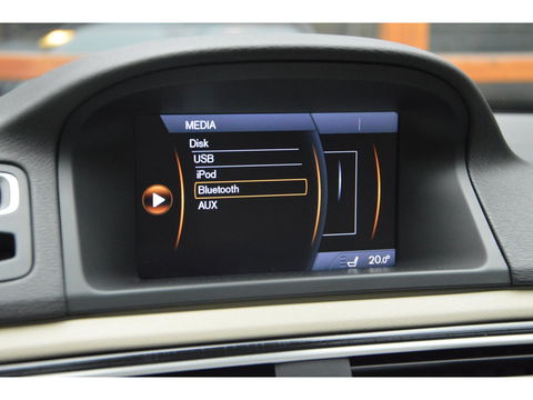 Volvo XC70 D4 | 5 Cilinder |Automaat | Standkachel | Trekhaak 1.600 kg | Dealeronderhouden | Luxe bekleding | Camera