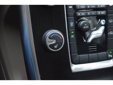 Volvo XC70 D4 | 5 Cilinder |Automaat | Standkachel | Trekhaak 1.600 kg | Dealeronderhouden | Luxe bekleding | Camera