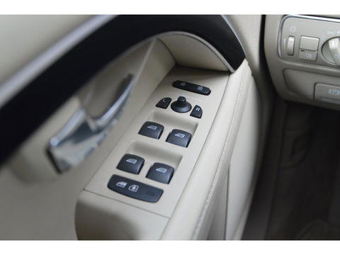 Volvo XC70 D4 | 5 Cilinder |Automaat | Standkachel | Trekhaak 1.600 kg | Dealeronderhouden | Luxe bekleding | Camera