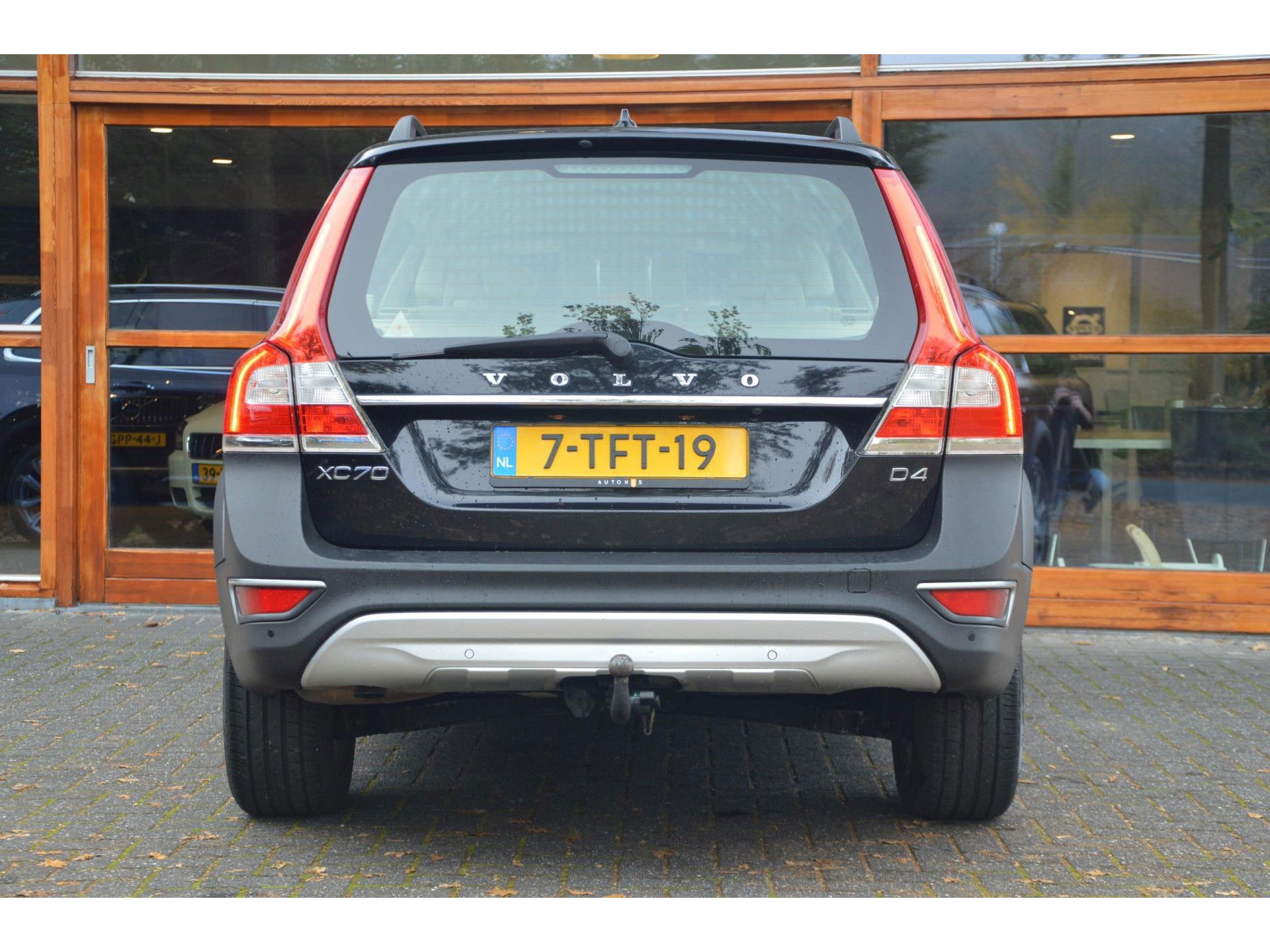 Volvo XC70 D4 | 5 Cilinder |Automaat | Standkachel | Trekhaak 1.600 kg | Dealeronderhouden | Luxe bekleding | Camera