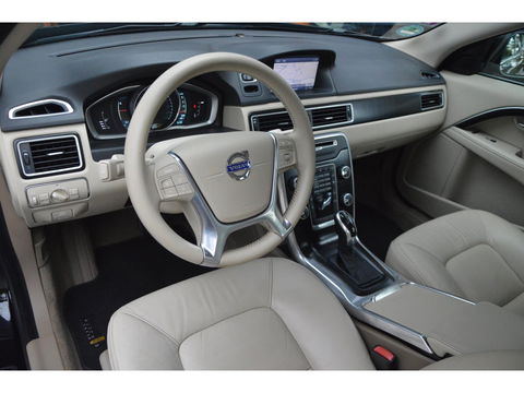 Volvo XC70 D4 | 5 Cilinder |Automaat | Standkachel | Trekhaak 1.600 kg | Dealeronderhouden | Luxe bekleding | Camera