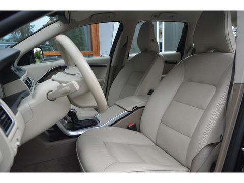 Volvo XC70 D4 | 5 Cilinder |Automaat | Standkachel | Trekhaak 1.600 kg | Dealeronderhouden | Luxe bekleding | Camera