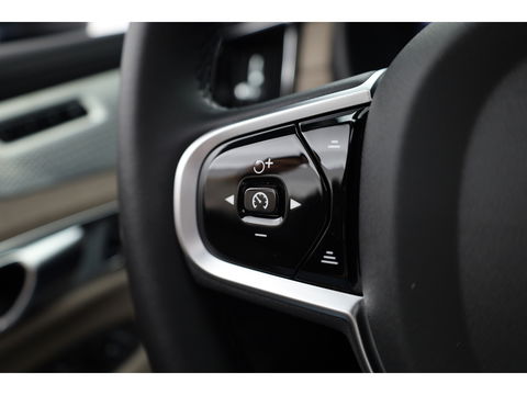 Volvo XC90 2.0 T8 Plug-in hybrid AWD Ultra Bright | Luchtvering | Massage | B&W Audio | Pano-dak | Stoelvent. |  Head-up | 360 camera |
