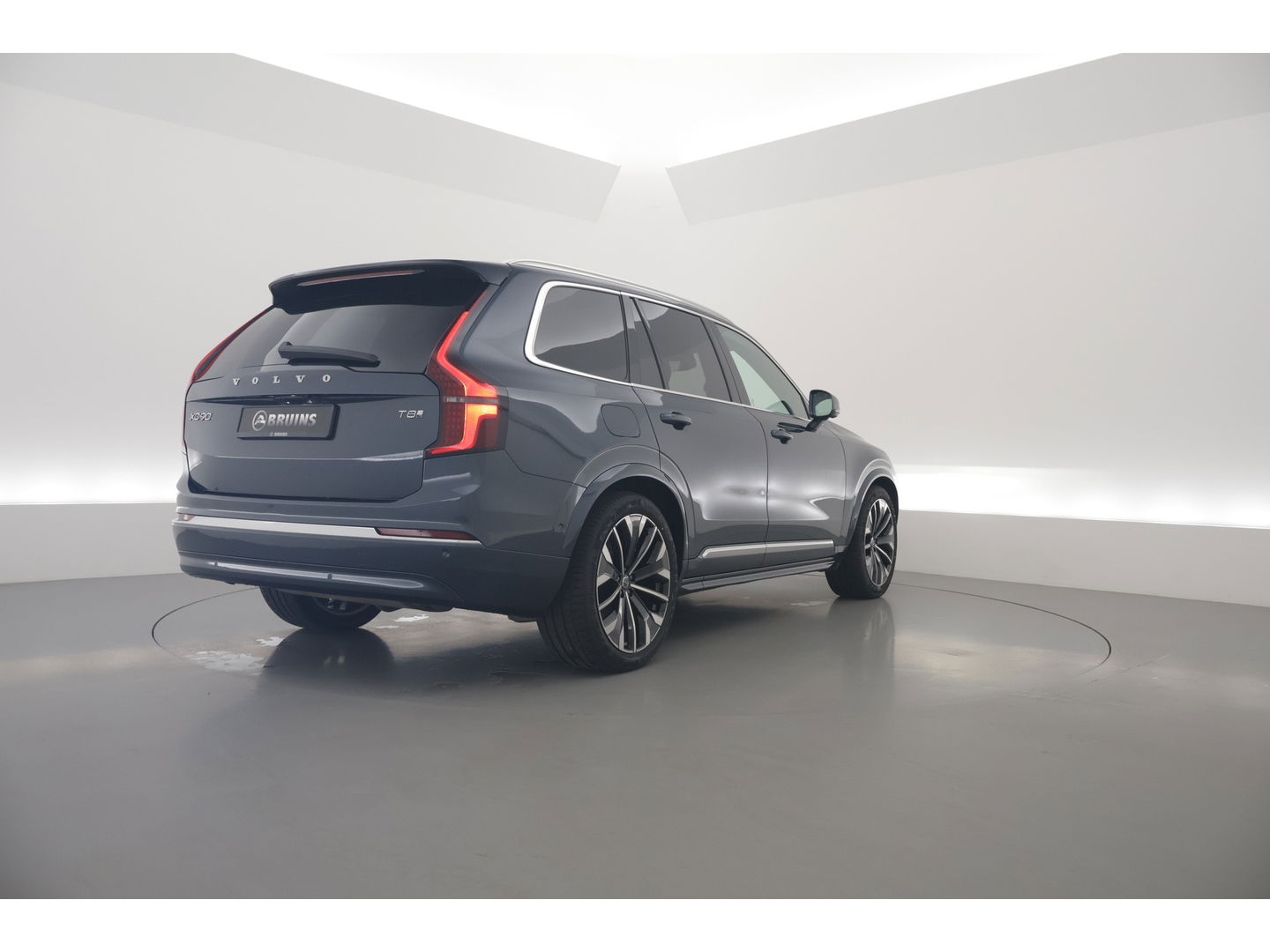 Volvo XC90 2.0 T8 Plug-in hybrid AWD Ultra Bright | Luchtvering | Massage | B&W Audio | Pano-dak | Stoelvent. |  Head-up | 360 camera |