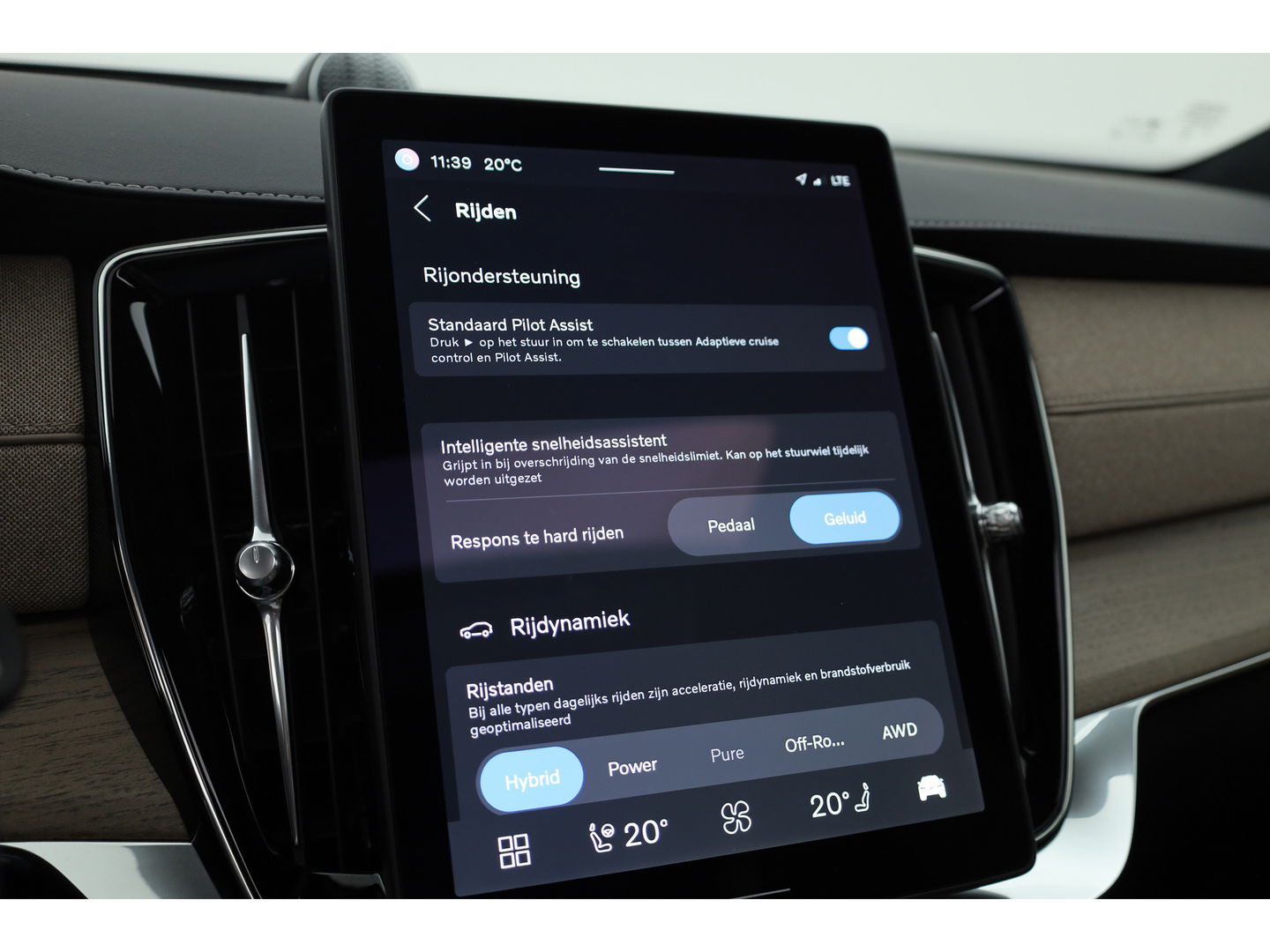 Volvo XC90 2.0 T8 Plug-in hybrid AWD Ultra Bright | Luchtvering | Massage | B&W Audio | Pano-dak | Stoelvent. |  Head-up | 360 camera |