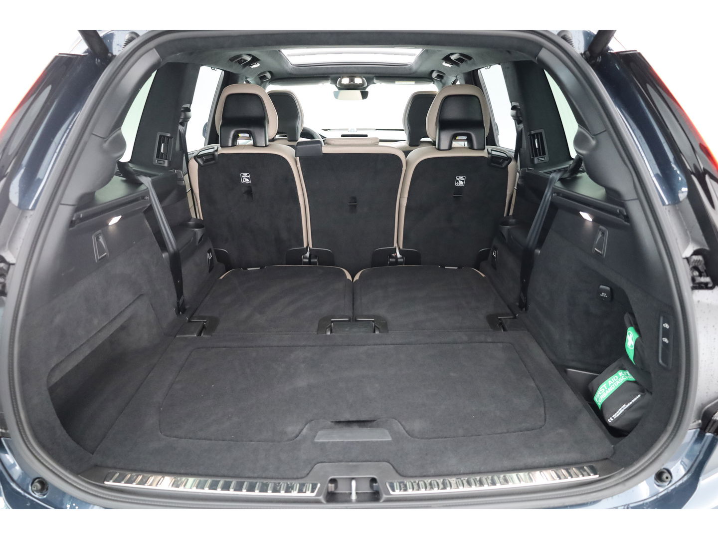 Volvo XC90 2.0 T8 Plug-in hybrid AWD Ultra Bright | Luchtvering | Massage | B&W Audio | Pano-dak | Stoelvent. | Head-up | 360 camera |