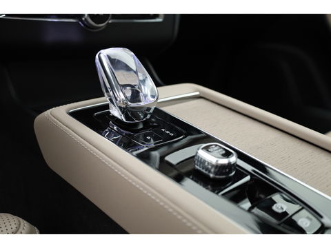 Volvo XC90 2.0 T8 Plug-in hybrid AWD Ultra Bright | Luchtvering | Massage | B&W Audio | Pano-dak | Stoelvent. |  Head-up | 360 camera |
