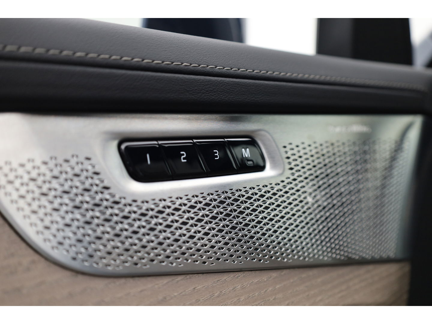 Volvo XC90 2.0 T8 Plug-in hybrid AWD Ultra Bright | Luchtvering | Massage | B&W Audio | Pano-dak | Stoelvent. |  Head-up | 360 camera |