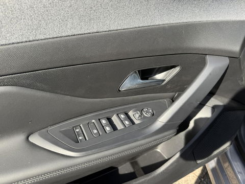 Peugeot 308 1.6 Plug in Hybrid 180 Allure