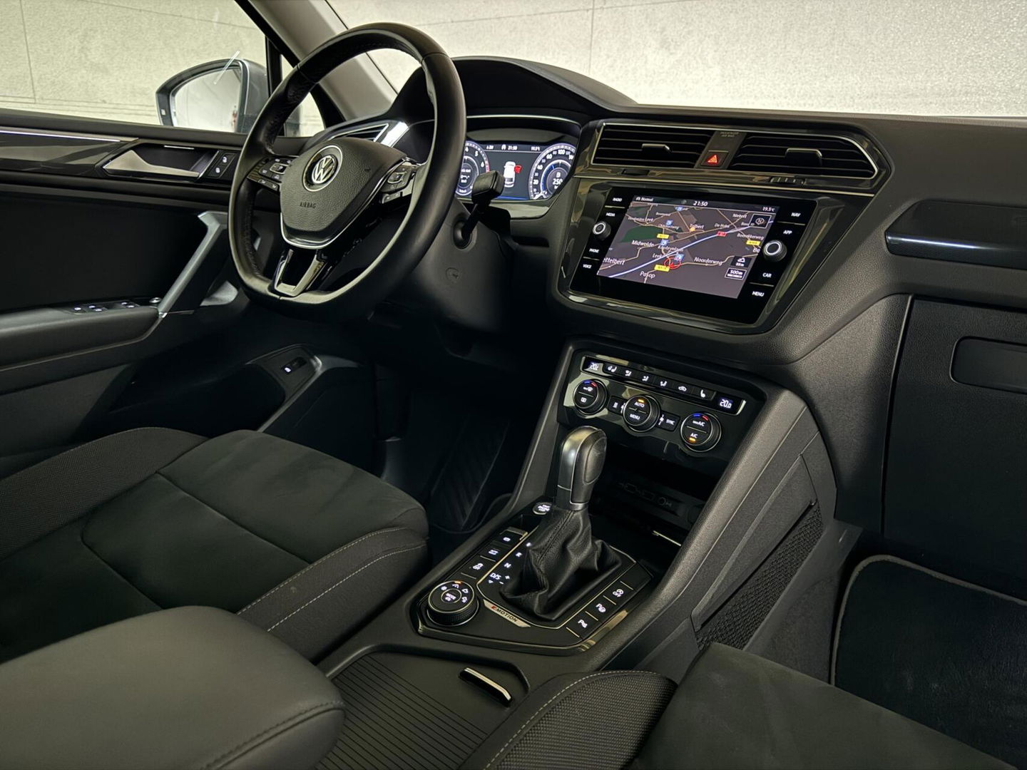 Volkswagen Tiguan 1.4 TSI 4Motion R-Line Pano Virtual Trekh. NAP